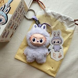 labubu pin for love 'e'